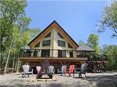 * PASSION CHALETS * | LE BOIS | SPA - LAKE ACCESS - WATERCRAFT - BBQ - FIREPLACES - GAME TABLES